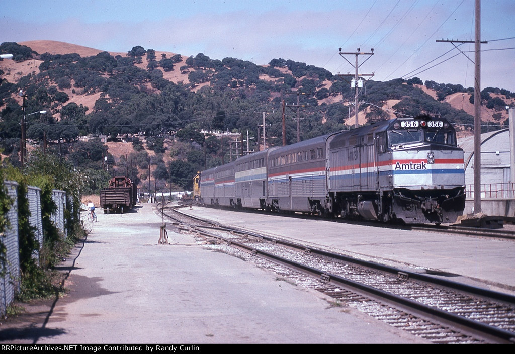 AMTK 356 being towed by Santa Fe